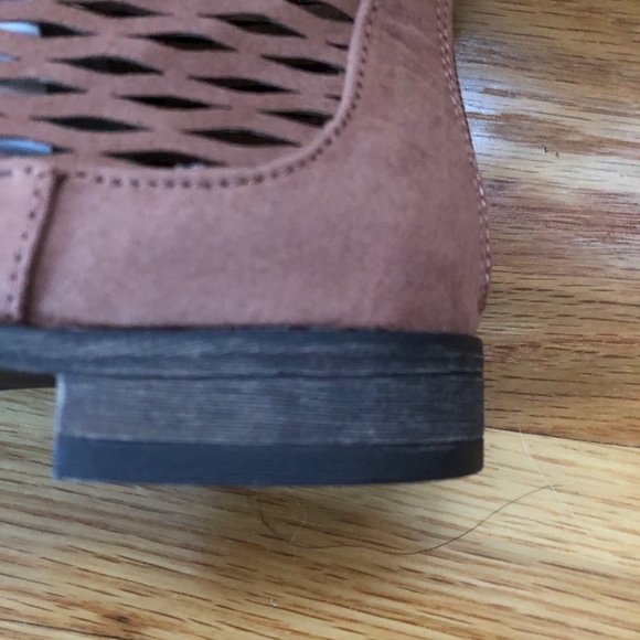 π€ Faux Suede Cutout Accent Ankle Boots π€ - Picture 10 of 14